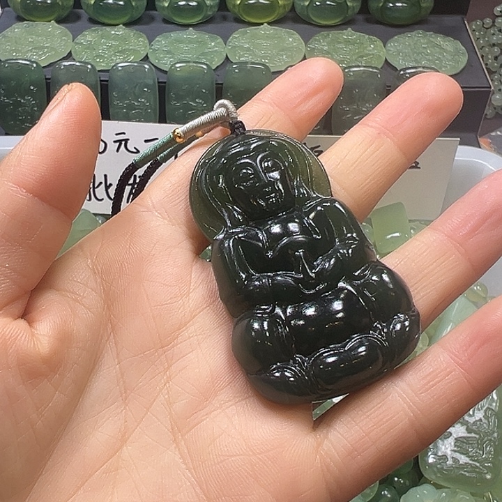 蛇纹石玉未镶嵌颈饰