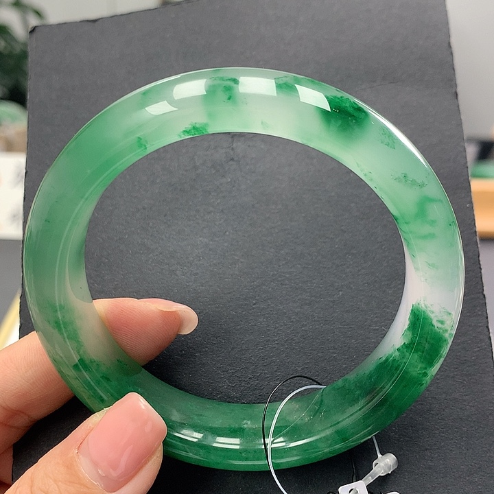 石英质玉未镶嵌手镯静****仔