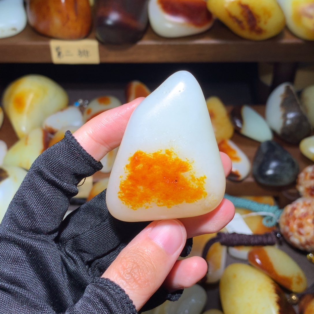 福***亮和田玉未镶嵌颈饰