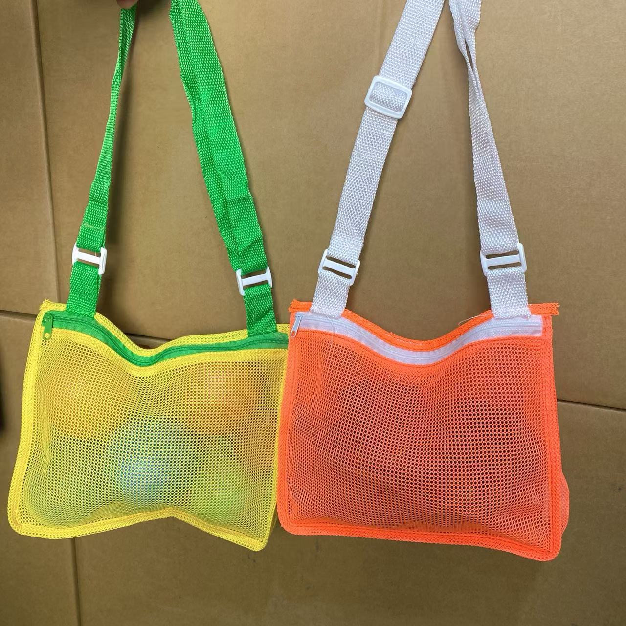 发2个【23.5*20】创意网纱沙滩包