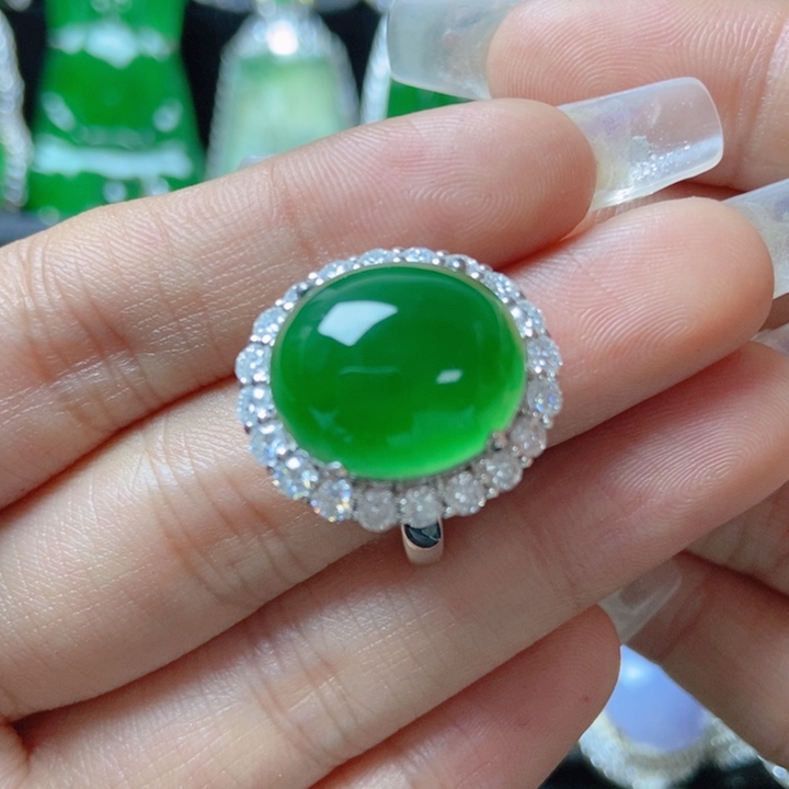 翡翠颈饰18K金镶嵌18712508。 