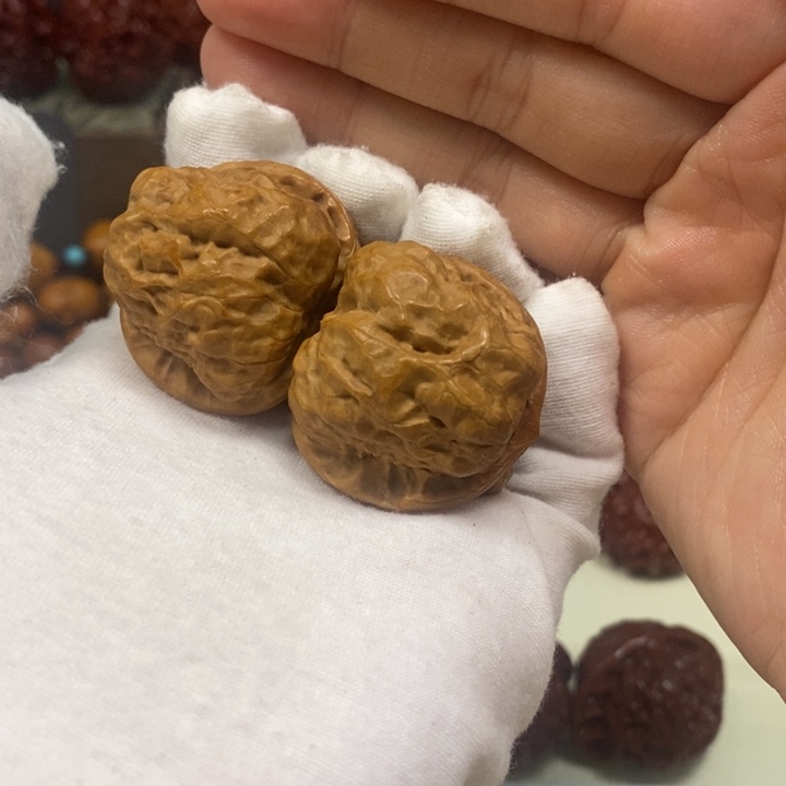 凤***蝶文玩核桃吊坠蛤蟆头白茬子小
