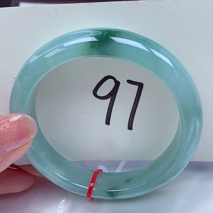 翡翠手镯未镶嵌翡翠