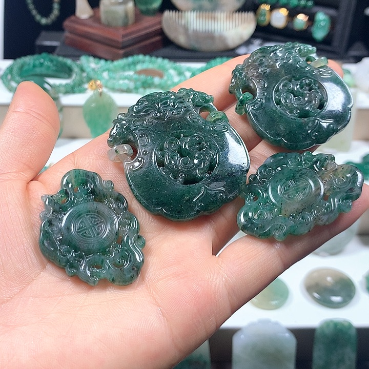 未镶嵌独山玉颈饰聂****)