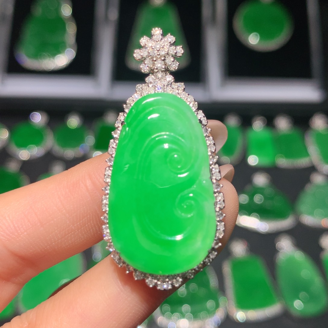 翡翠颈饰18K金镶嵌翡翠