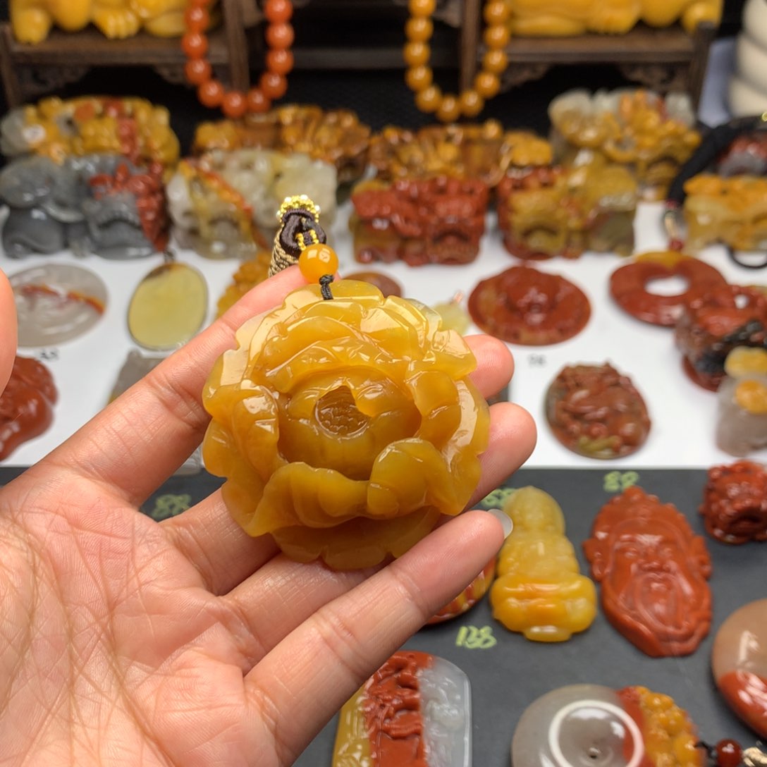 石英质玉（黄龙玉）挂件未镶嵌