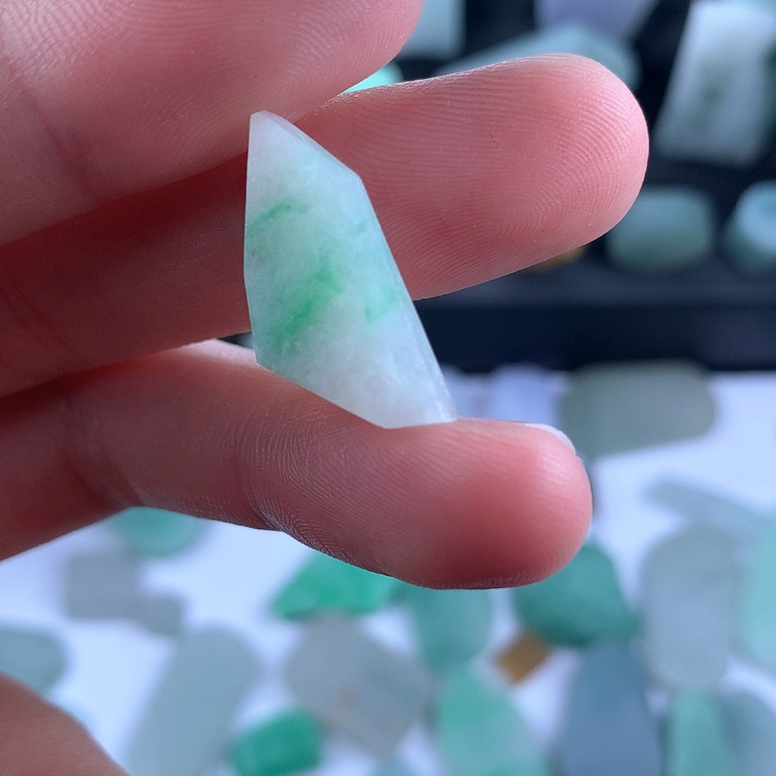 定制翡翠未镶嵌缅甸翡翠边角