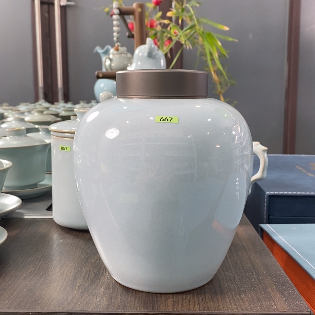 667微瑕天青色茶叶罐