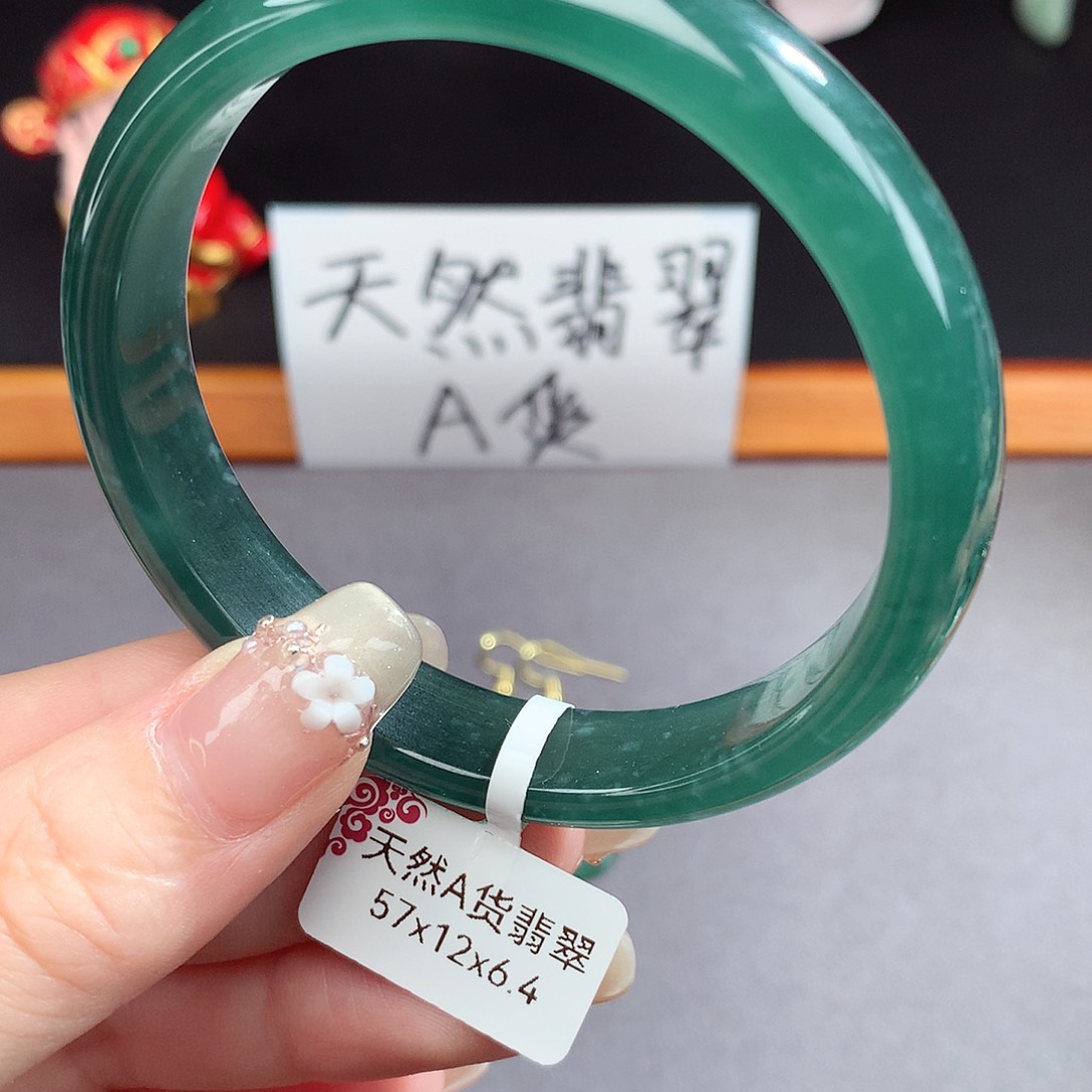 翡翠手镯（圆镯）未镶嵌