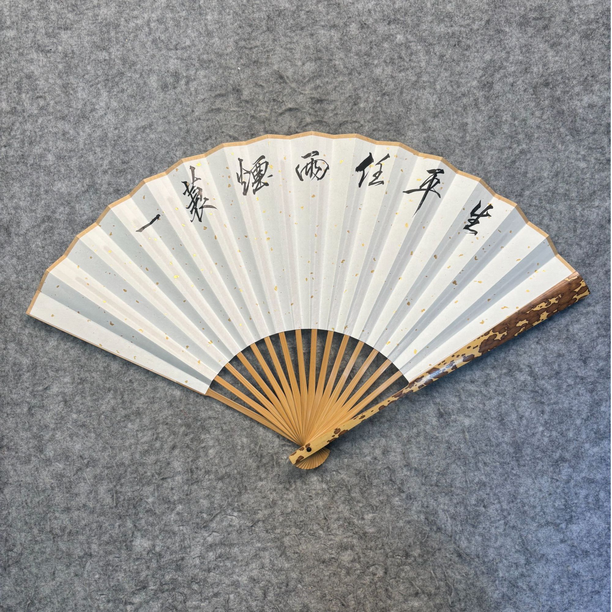 《一蓑烟雨任平生》梅妃文玩扇 10寸+小黑盒  手写手绘（带礼盒）