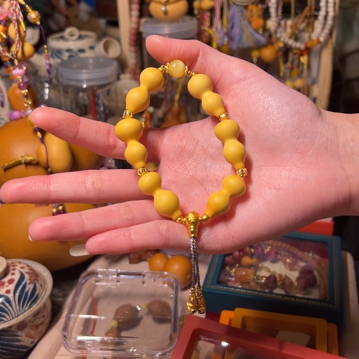 云*姐草里金小葫芦真好看新年快乐