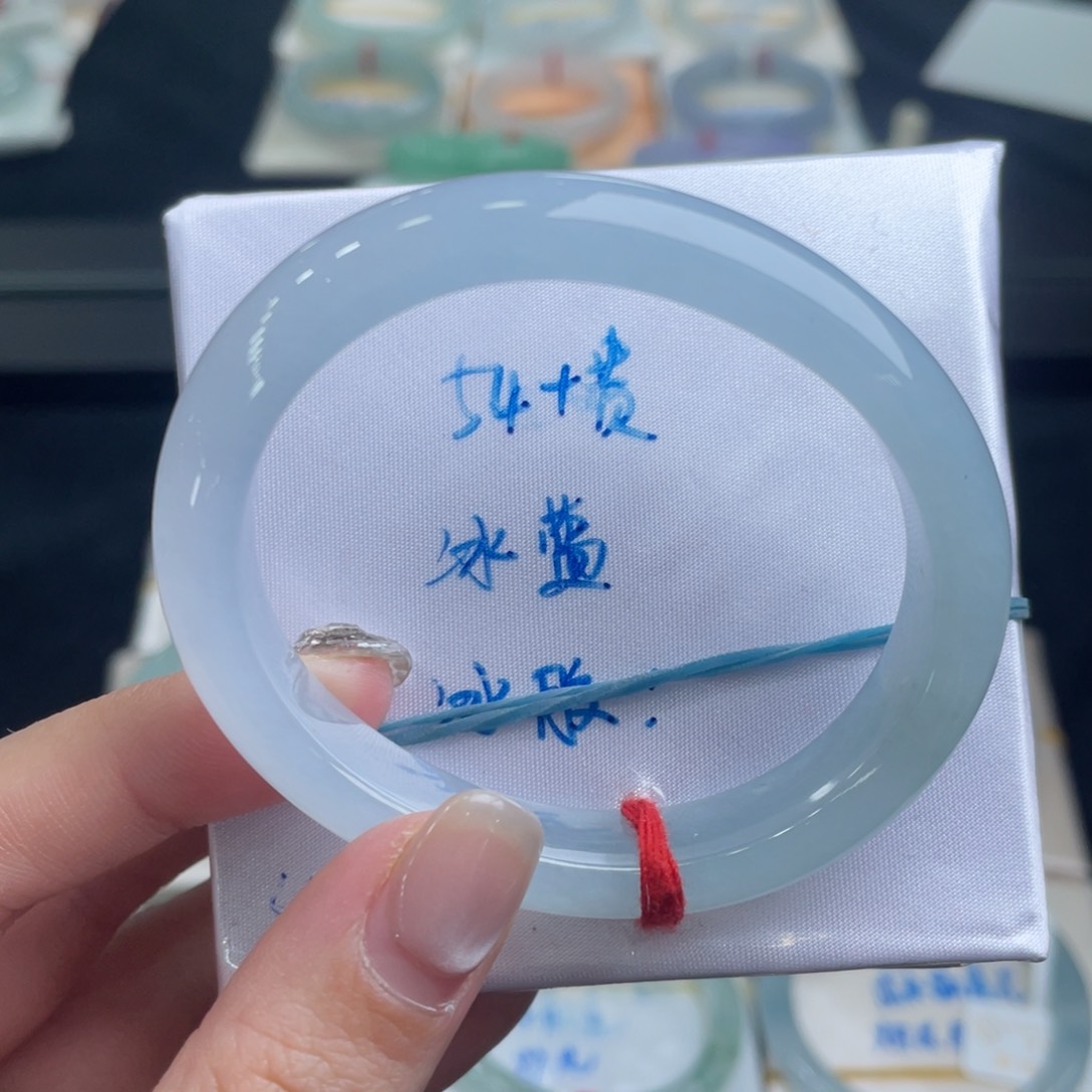 翡翠手镯未镶嵌翡翠手镯