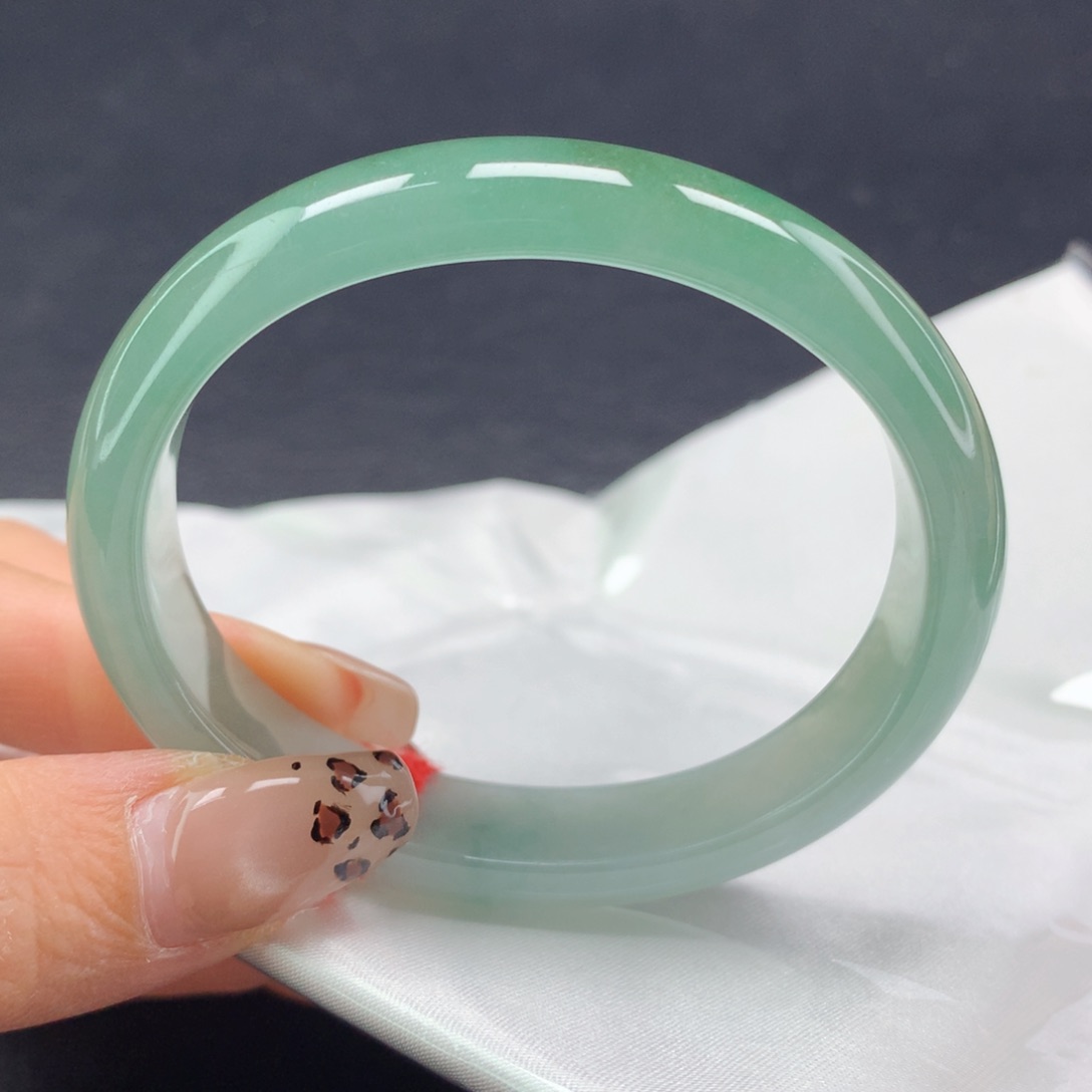 翡翠手镯未镶嵌（24号）（贵妃）正圈51可戴