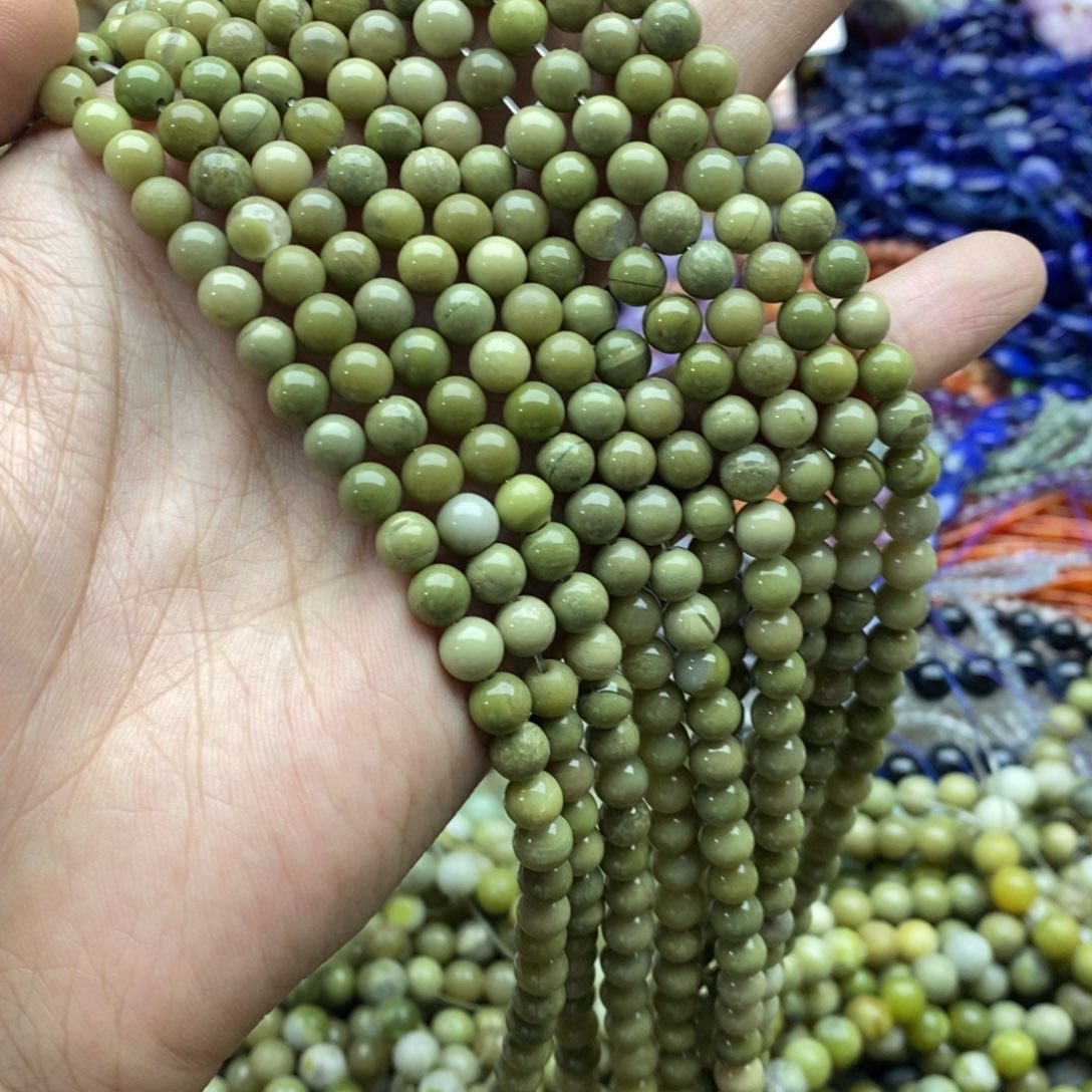 未镶嵌玛瑙/玉髓珠宝半成品一条天然6.4mm阿拉善抹茶绿