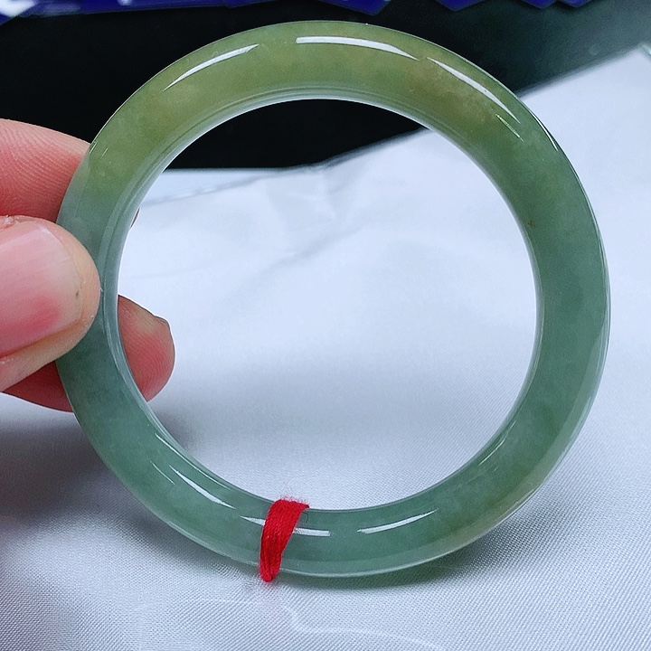 翡翠手镯未镶嵌翡翠手镯未镶嵌