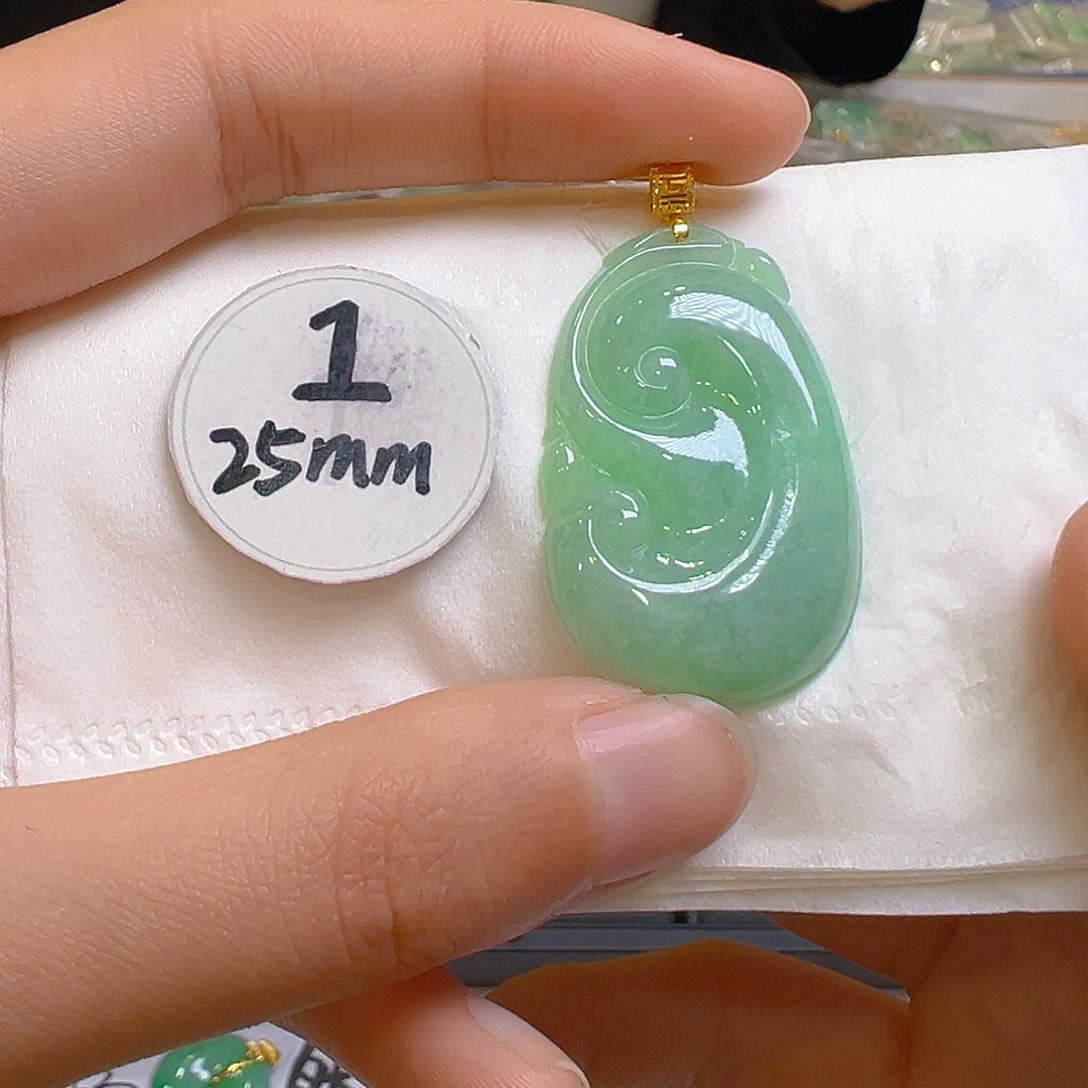 翡翠颈饰18K金镶嵌翡翠