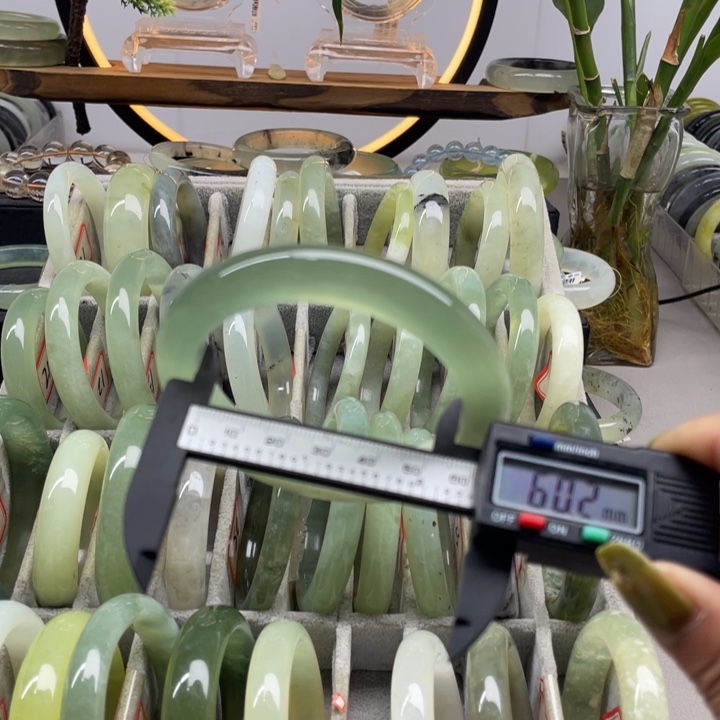 蛇纹石玉未镶嵌手镯34