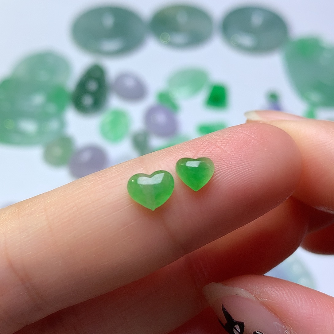 翡翠未镶嵌颈饰心