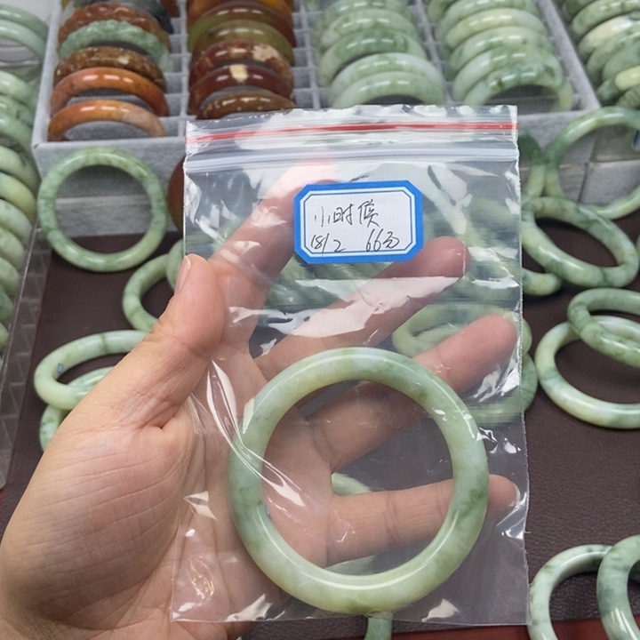 蛇纹石玉手镯未镶嵌?****?