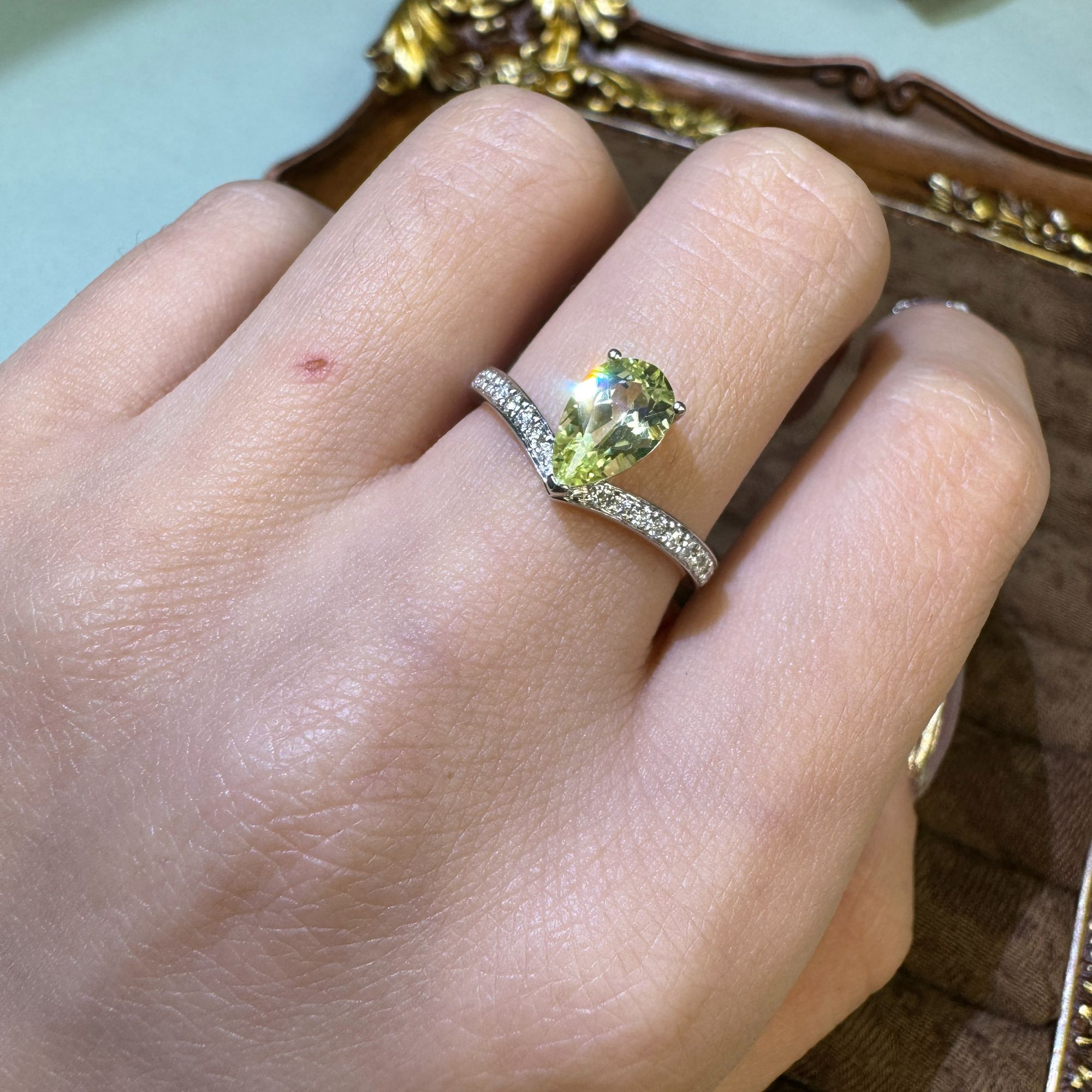 154  梨形切割 1.1ct  金绿宝石戒指