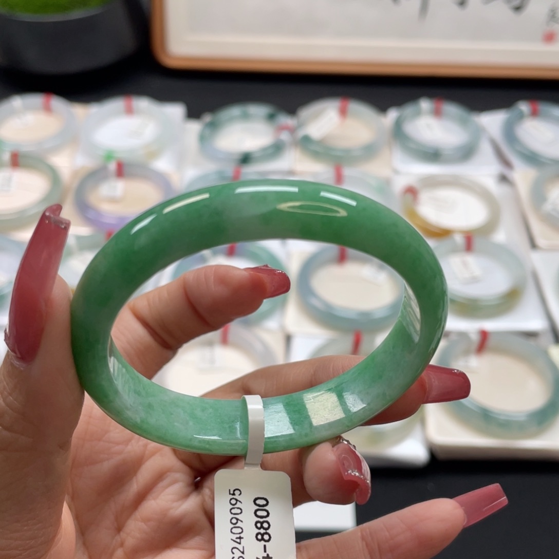 【闪购商品】翡翠手镯未镶嵌满绿贵妃54圈80号