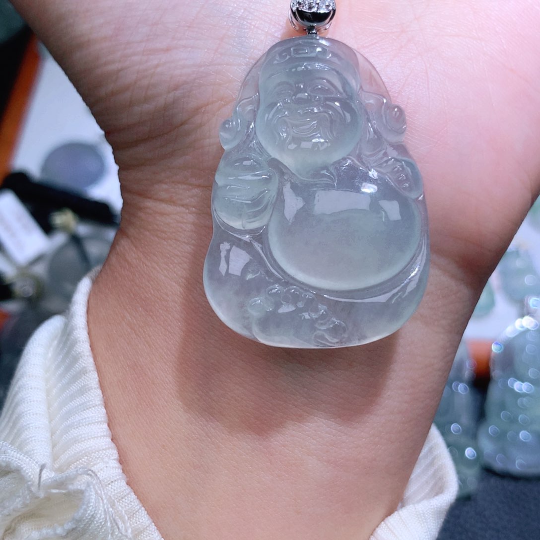 翡翠18K金镶嵌颈饰财神爷