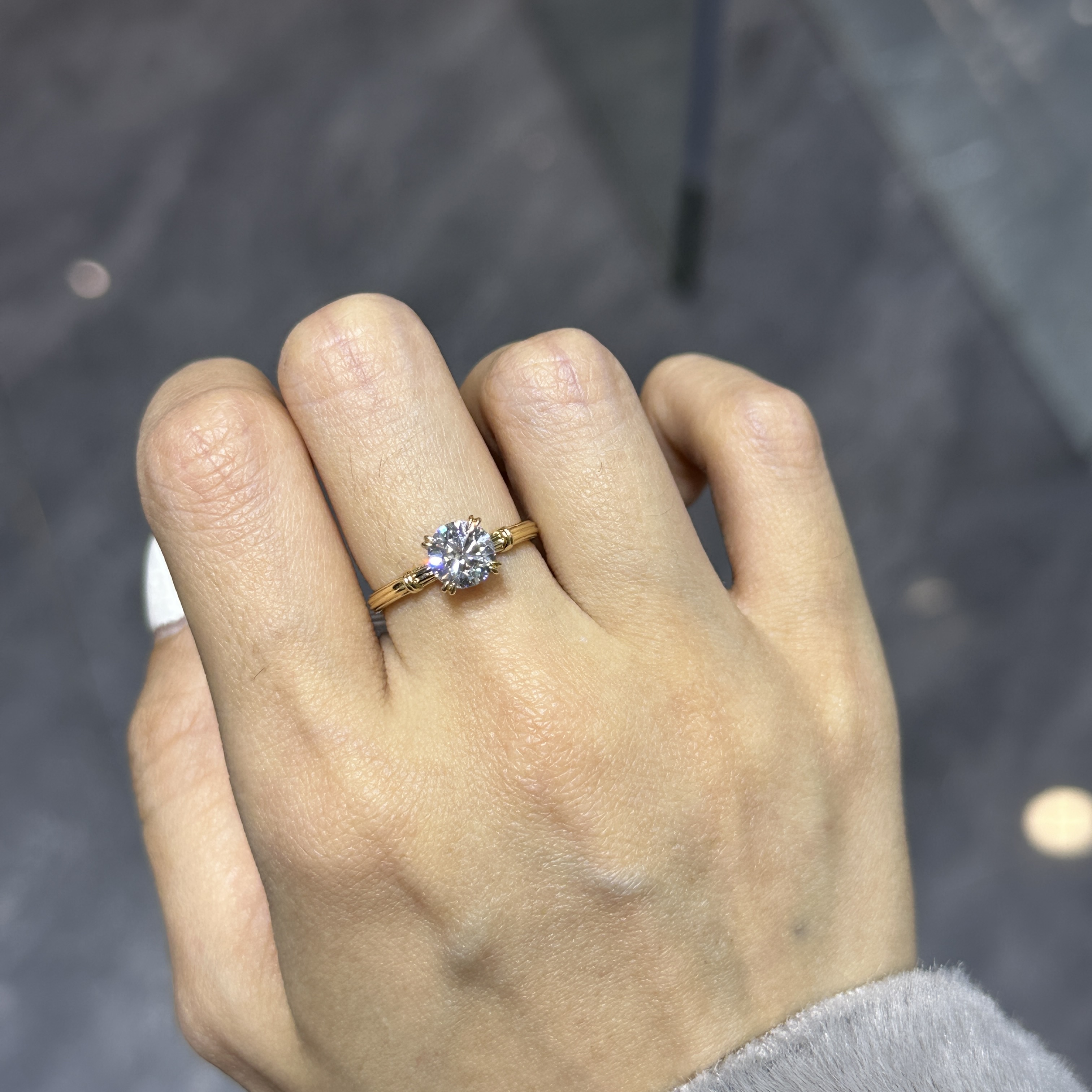 实验室培育钻石k黄罗马柱四爪戒指时尚小众款式送女友送老婆