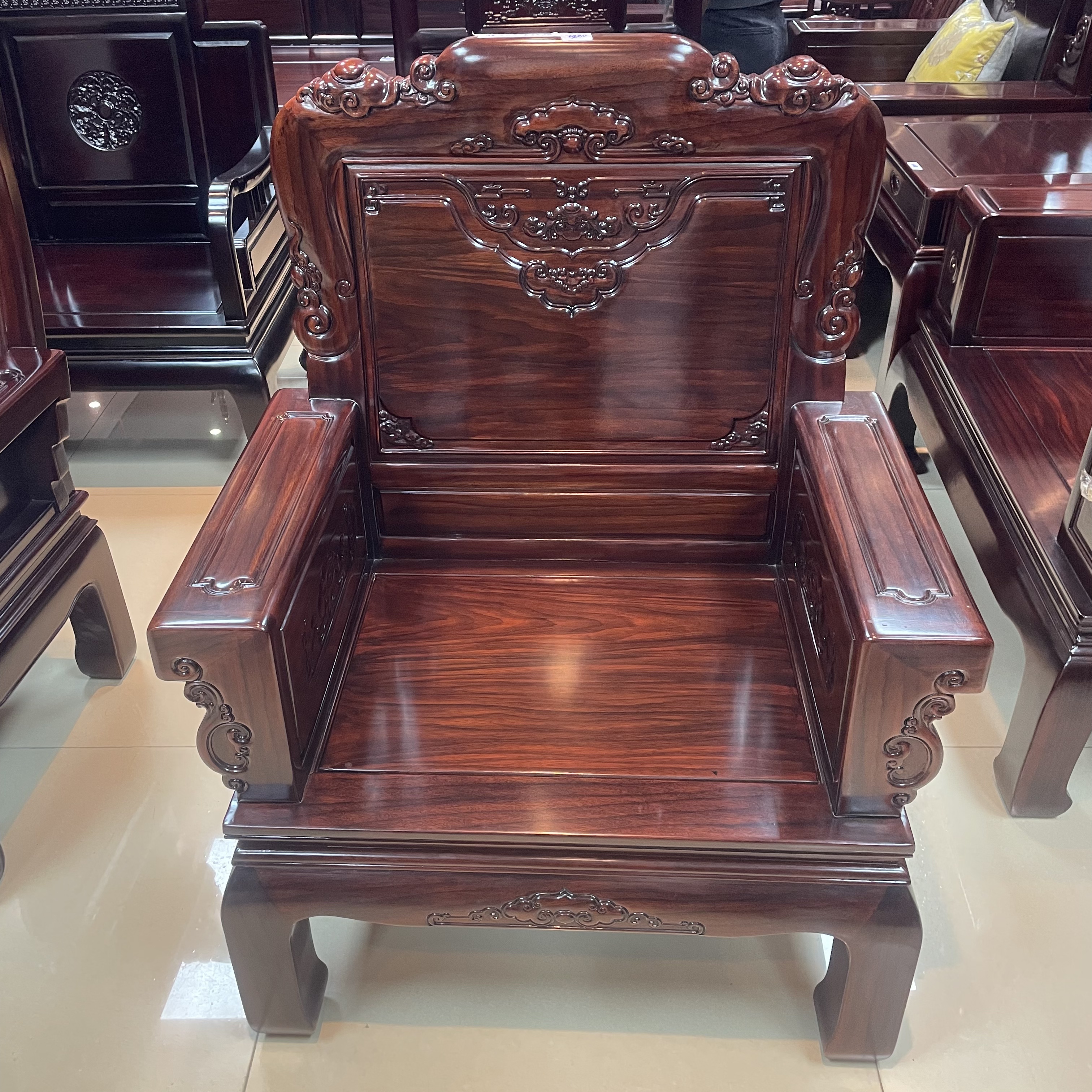 酸枝木 单人位尺寸：长86宽59坐高40背高110