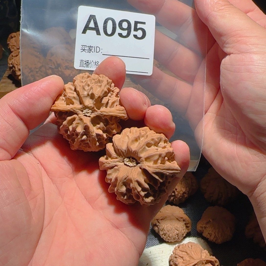 小***手文玩核桃吊坠41苹果园