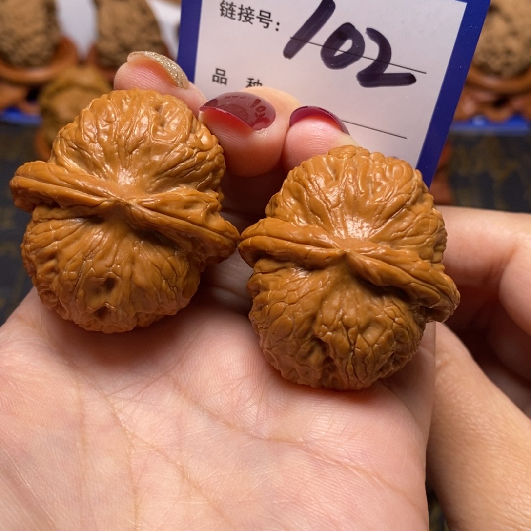 文玩核桃把件元宝全品39。 102