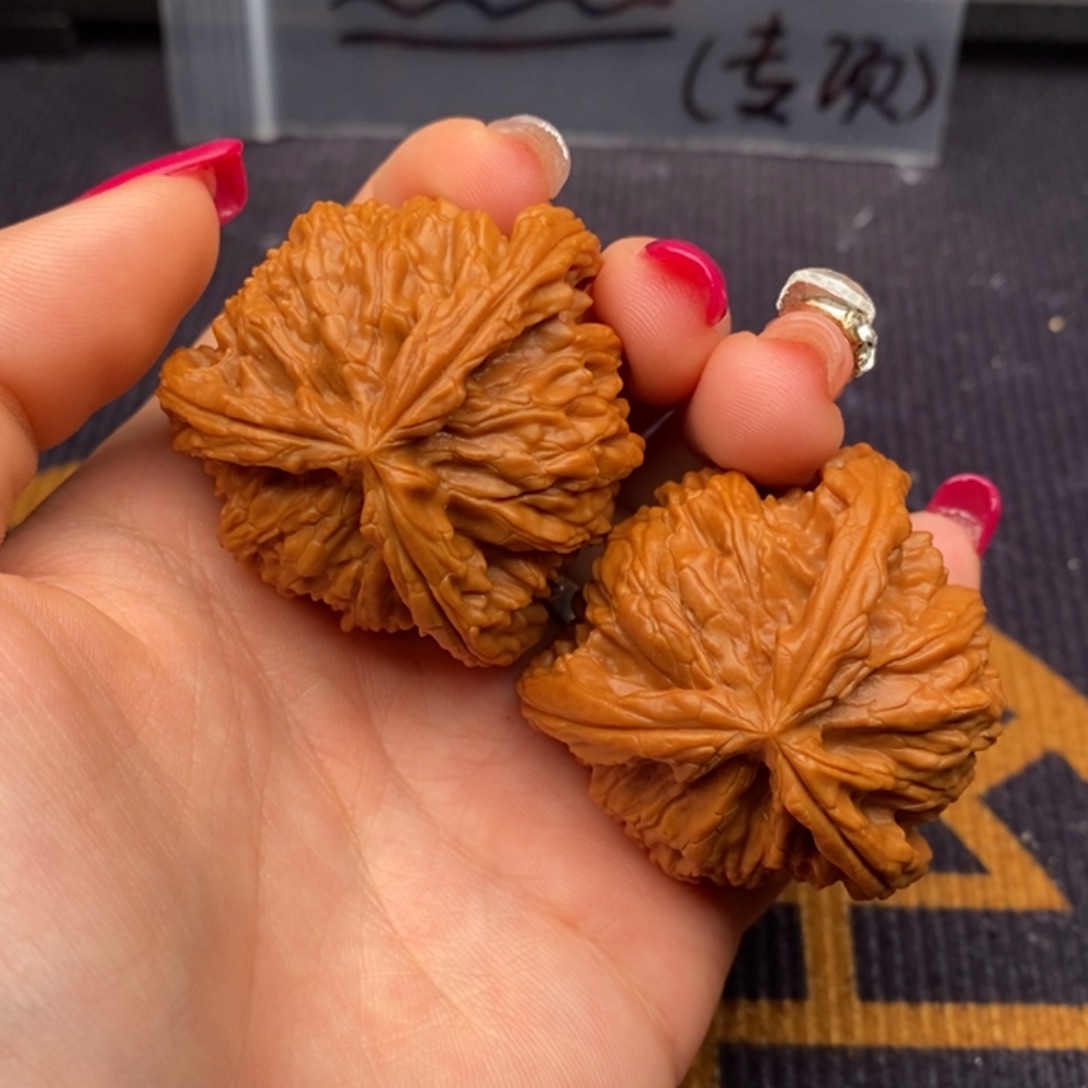 无***解文玩核桃把件白狮子