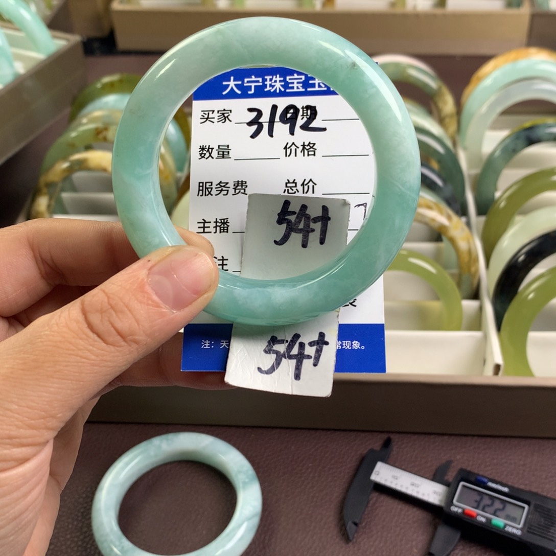 蛇纹石玉未镶嵌手镯3192