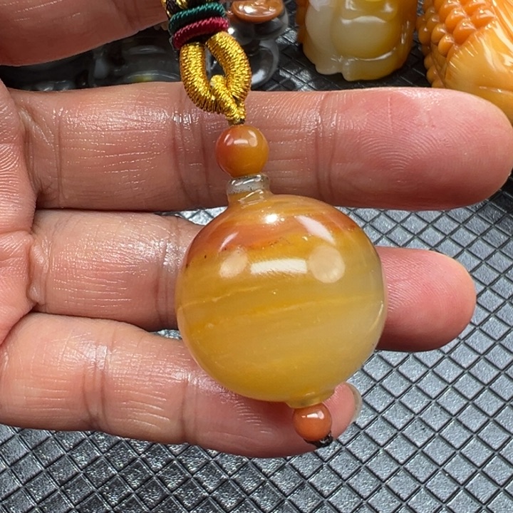 石英质玉（黄龙玉）颈饰合金