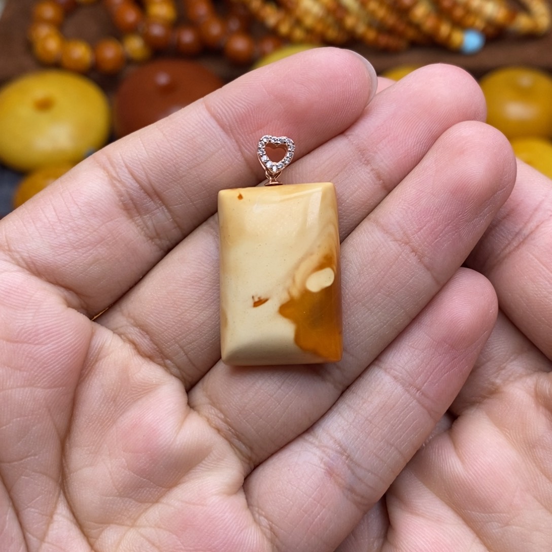 琥珀珠宝奇石未镶嵌