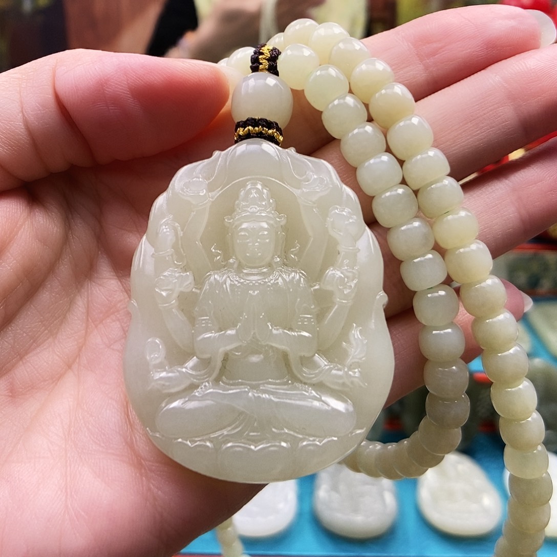和田玉未镶嵌颈饰003属老鼠佩戴千手观音