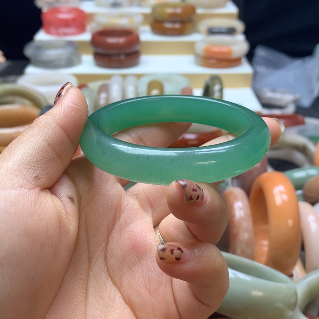 石英质玉手镯未镶嵌小*花