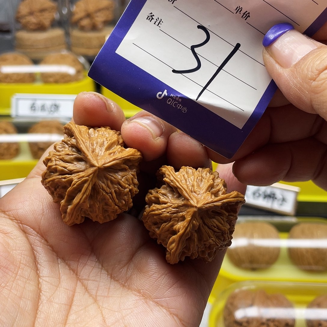 文玩核桃把件三棱