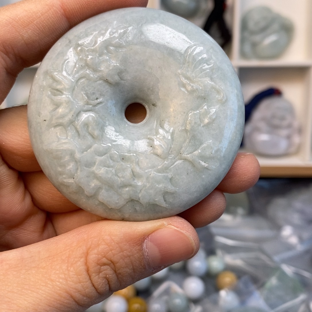 翡翠颈饰未镶嵌平安扣