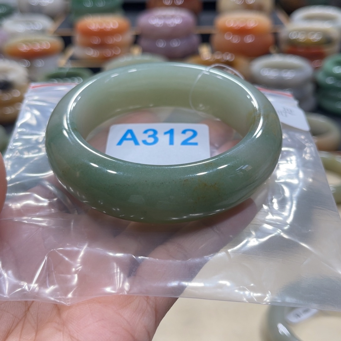 石英质玉手镯未镶嵌已*置