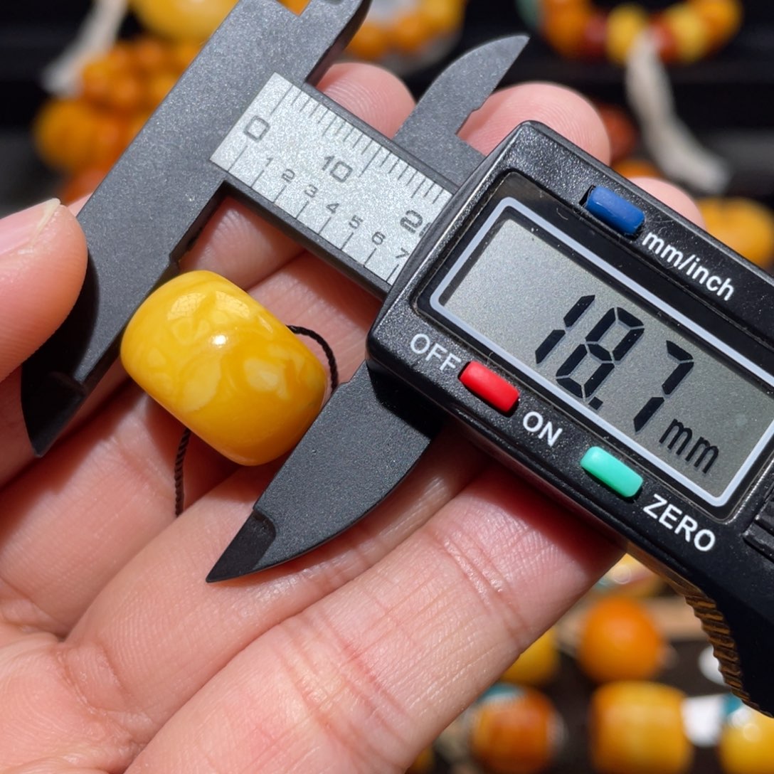 【闪购商品】琥珀裸石未镶嵌墩子