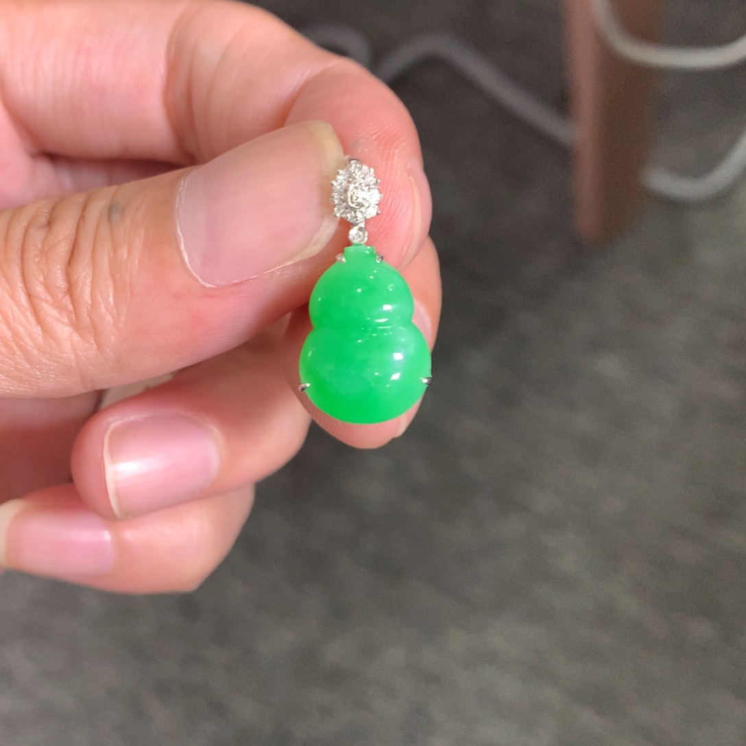 翡翠18K金镶嵌颈饰艾****1翡翠