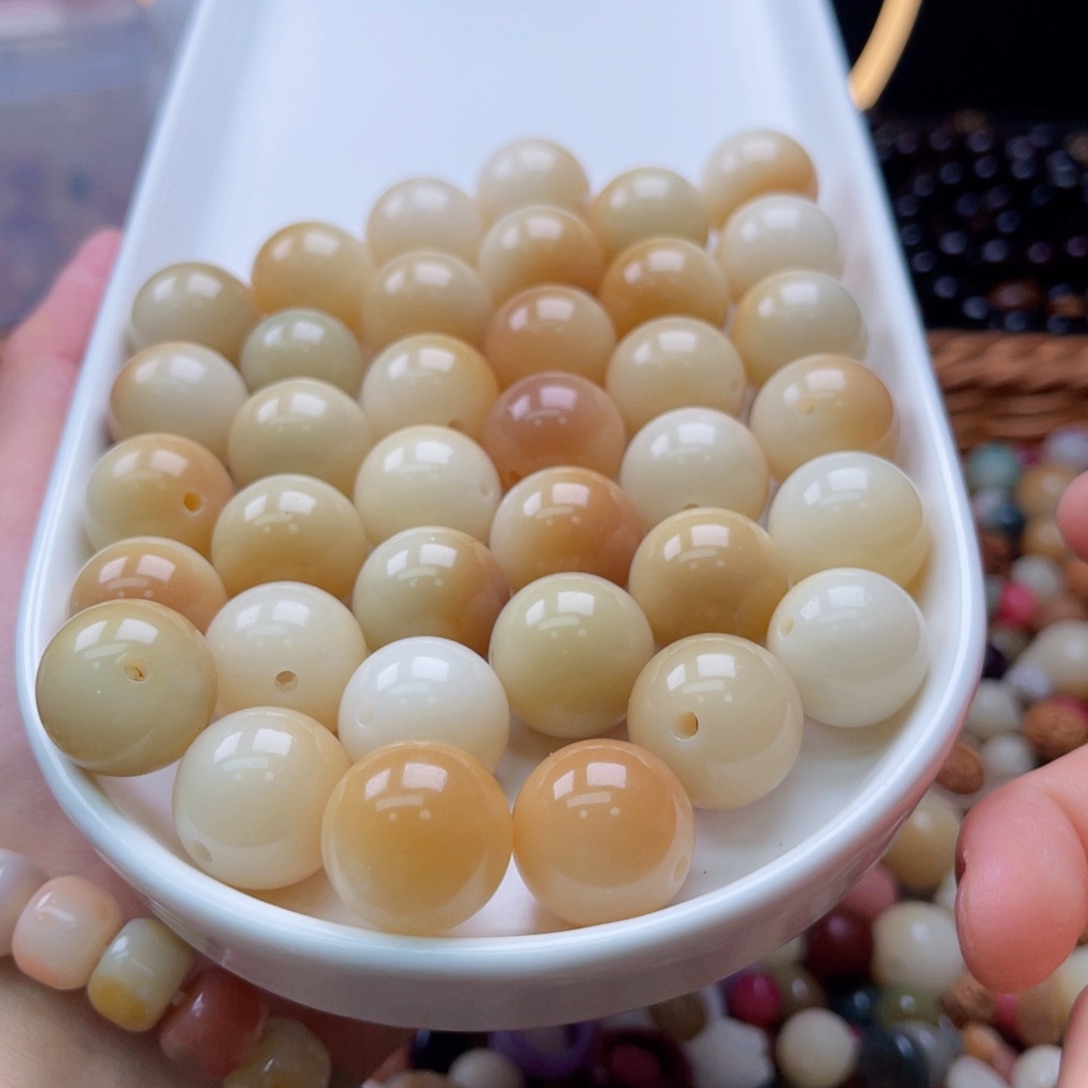 吊坠白玉菩提b17mm/10+3颗炭烧馒头瑕