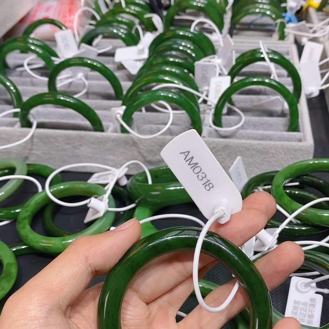 和田玉（碧玉）未镶嵌手镯