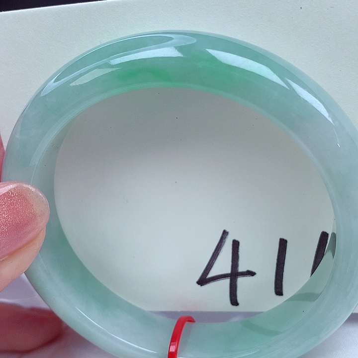 翡翠手镯未镶嵌翡翠