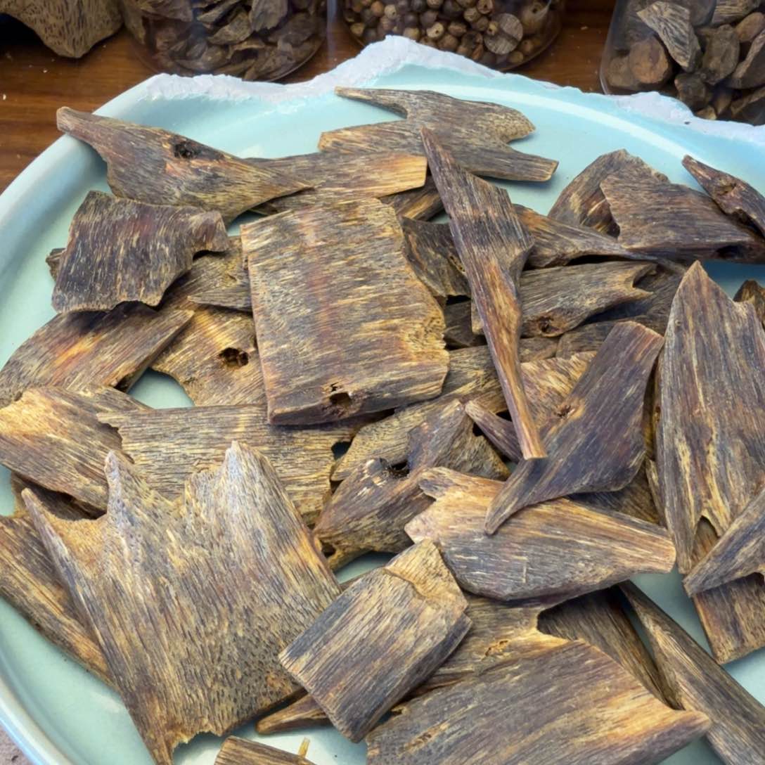 沉香沉香碎屑天然沉水红骨凹身20g