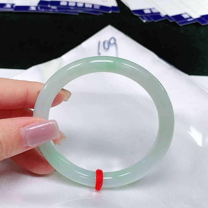 翡翠手镯（圆镯）未镶嵌