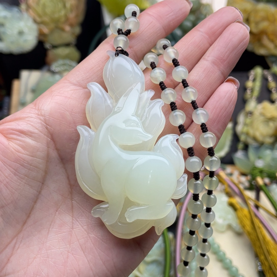 蛇纹石玉颈饰未镶嵌