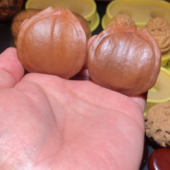 文玩核桃把件异型三角橄榄