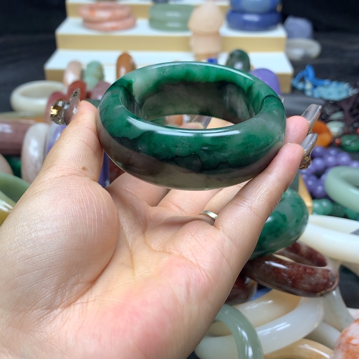 未镶嵌手镯石英质玉