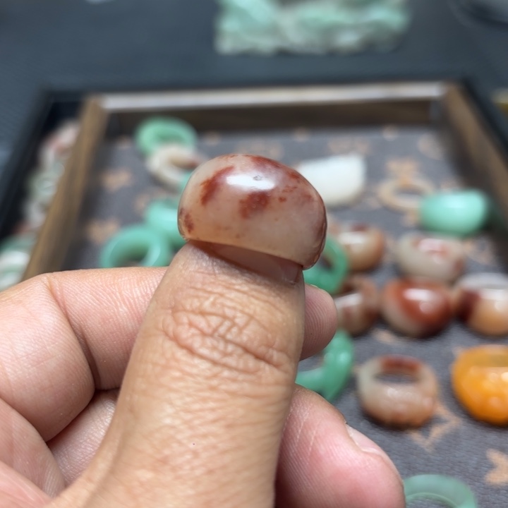 籽***乙石英质玉未镶嵌手镯